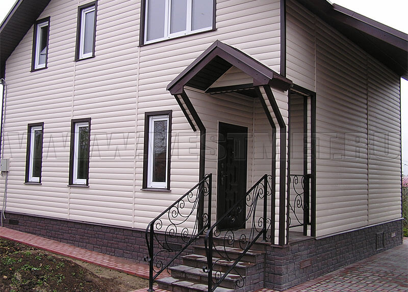 Фото 3 - дом с фасадом из сайдинга Деке Блок Хаус, цвет Сливки